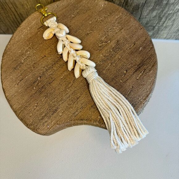 Shell Purse Charm Purse Keychain Beach Lover FAST SHIP NEW - Picture 1 of 4